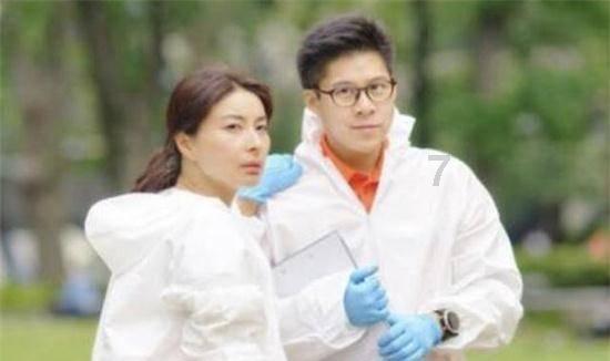 救援困倦的男孩
